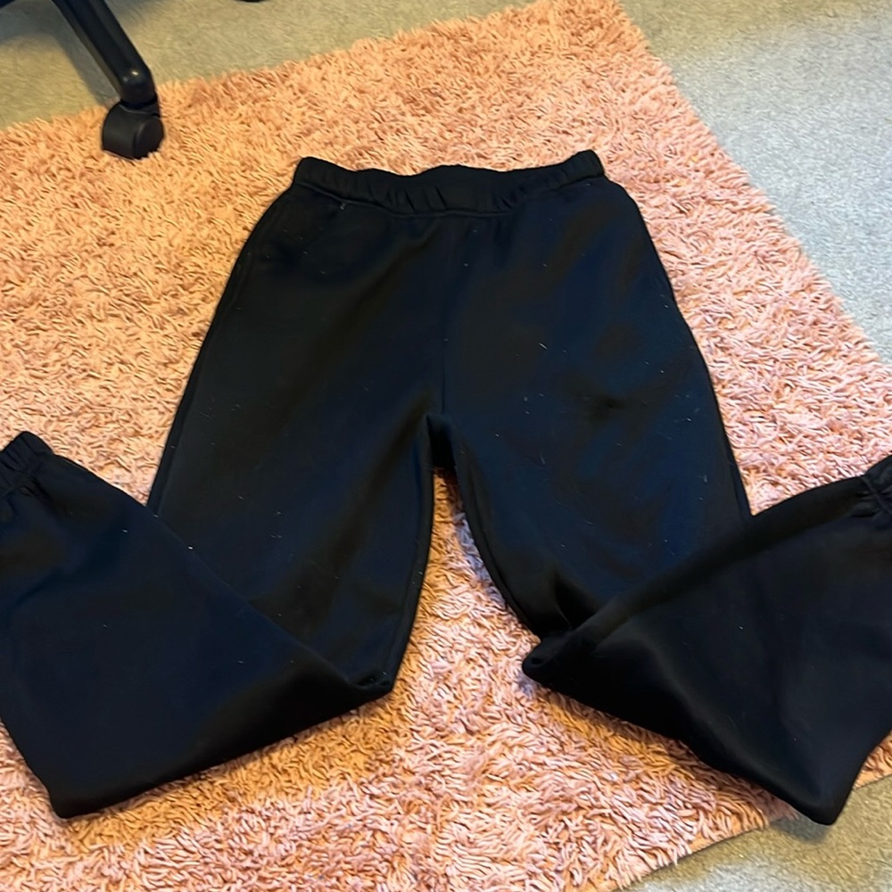 black sweatpants